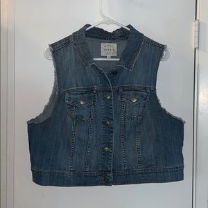 Cropped denim vest